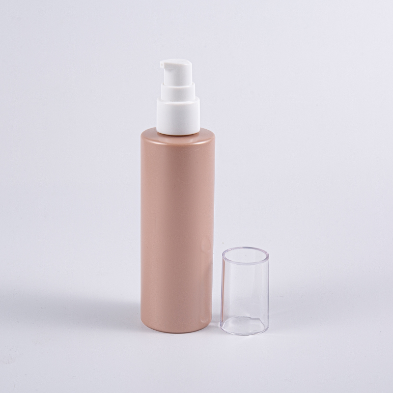 화장품은 분무기 펌프와 함께 120ml PET 플라스틱 병을 사용합니다.